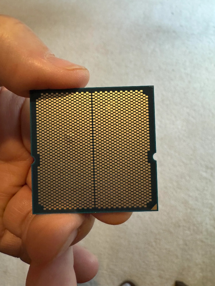國外網友玩遊戲時 AMD Ryzen 9 9950X3D 突然燒毀,僅使用三週 - 電腦王阿達 國外網友玩遊戲時 AMD Ryzen 9 9950X3D 突然燒毀,僅使用三週 - 電腦王阿達