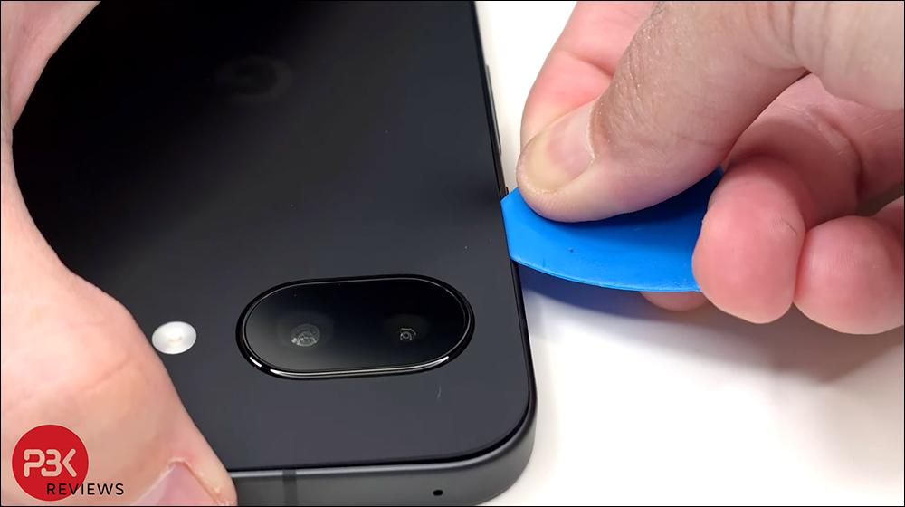 Google Pixel 9a 開賣前搶先拆!螢幕超好換,電池設計卻超難拆讓人抓狂? - 電腦王阿達 Google Pixel 9a 開賣前搶先拆!螢幕超好換,電池設計卻超難拆讓人抓狂? - 電腦王阿達