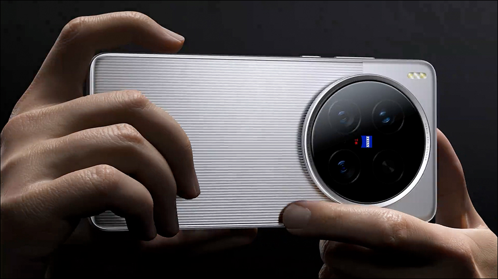 真演唱會神器組合?vivo X200 Ultra 專業攝影套裝亮相:不只給你專業充電手把,還有外接蔡司 200mm 長焦鏡頭 - 電腦王阿達 真演唱會神器組合?vivo X200 Ultra 專業攝影套裝亮相:不只給你專業充電手把,還有外接蔡司 200mm 長焦鏡頭 - 電腦王阿達