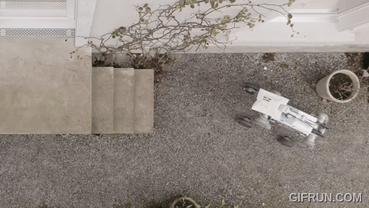 英國貨運公司使用 AI 機器狗來完成最後一哩路配送,提高物流效率 - 電腦王阿達 英國貨運公司使用 AI 機器狗來完成最後一哩路配送,提高物流效率 - 電腦王阿達