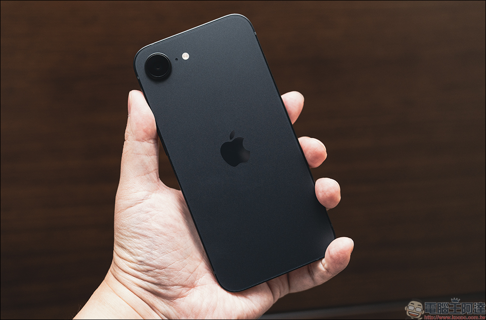 為何 iPhone 17e 短期內不會推出?深度解析 Apple 中階機策略調整背後的原因 - 電腦王阿達 為何 iPhone 17e 短期內不會推出?深度解析 Apple 中階機策略調整背後的原因 - 電腦王阿達