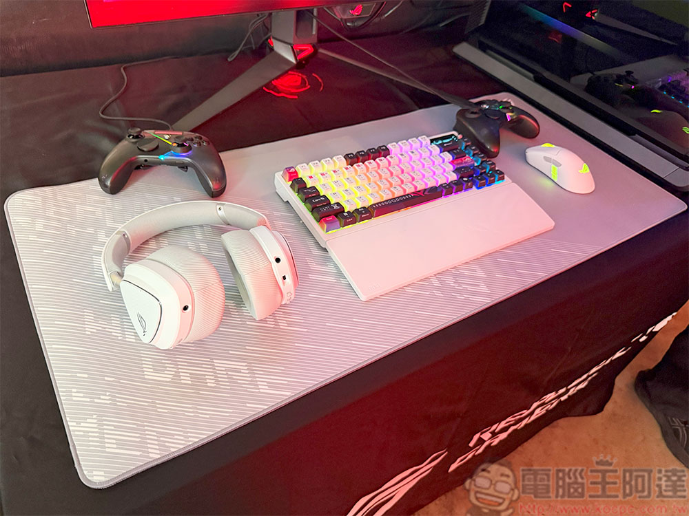ROG 全新電競周邊銀白勁裝登場,電馭美學 Buff 疊滿(同場加映:TUF Gaming 初音未來聯名系列周邊) - 電腦王阿達 ROG 全新電競周邊銀白勁裝登場,電馭美學 Buff 疊滿(同場加映:TUF Gaming 初音未來聯名系列周邊) - 電腦王阿達