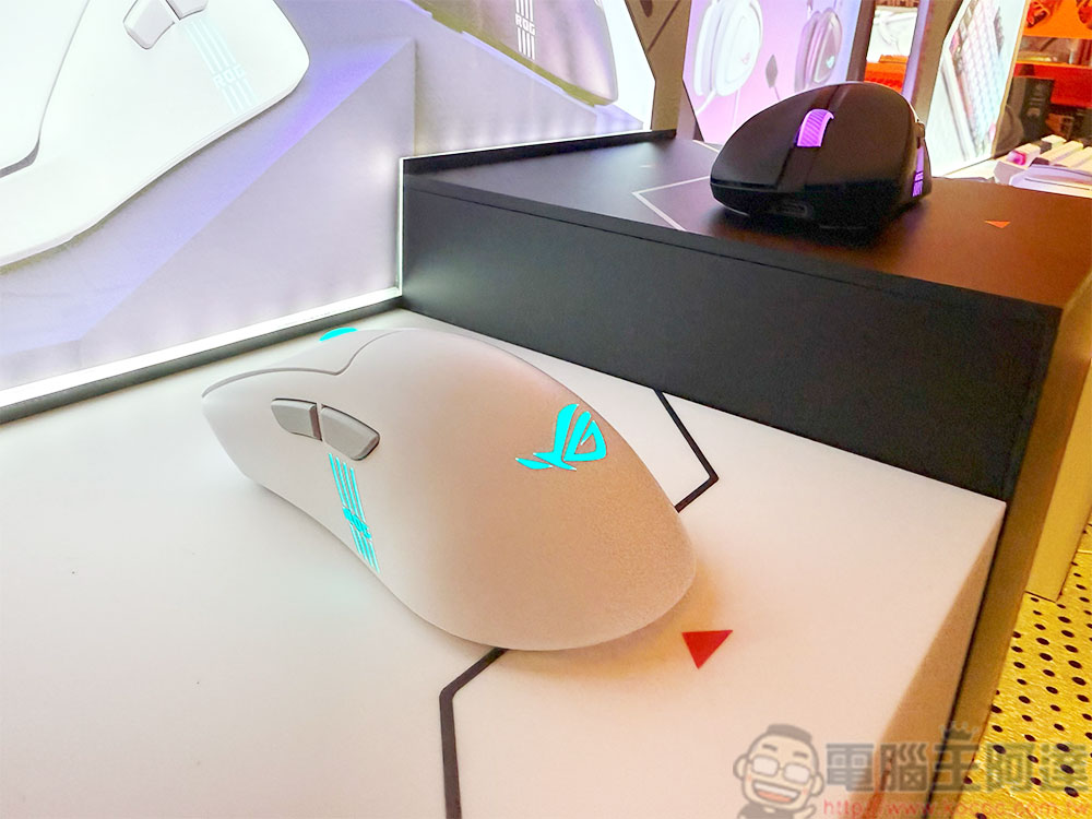 ROG 全新電競周邊銀白勁裝登場,電馭美學 Buff 疊滿(同場加映:TUF Gaming 初音未來聯名系列周邊) - 電腦王阿達 ROG 全新電競周邊銀白勁裝登場,電馭美學 Buff 疊滿(同場加映:TUF Gaming 初音未來聯名系列周邊) - 電腦王阿達