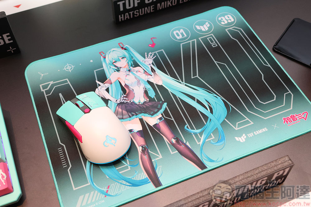 ROG 全新電競周邊銀白勁裝登場,電馭美學 Buff 疊滿(同場加映:TUF Gaming 初音未來聯名系列周邊) - 電腦王阿達 ROG 全新電競周邊銀白勁裝登場,電馭美學 Buff 疊滿(同場加映:TUF Gaming 初音未來聯名系列周邊) - 電腦王阿達