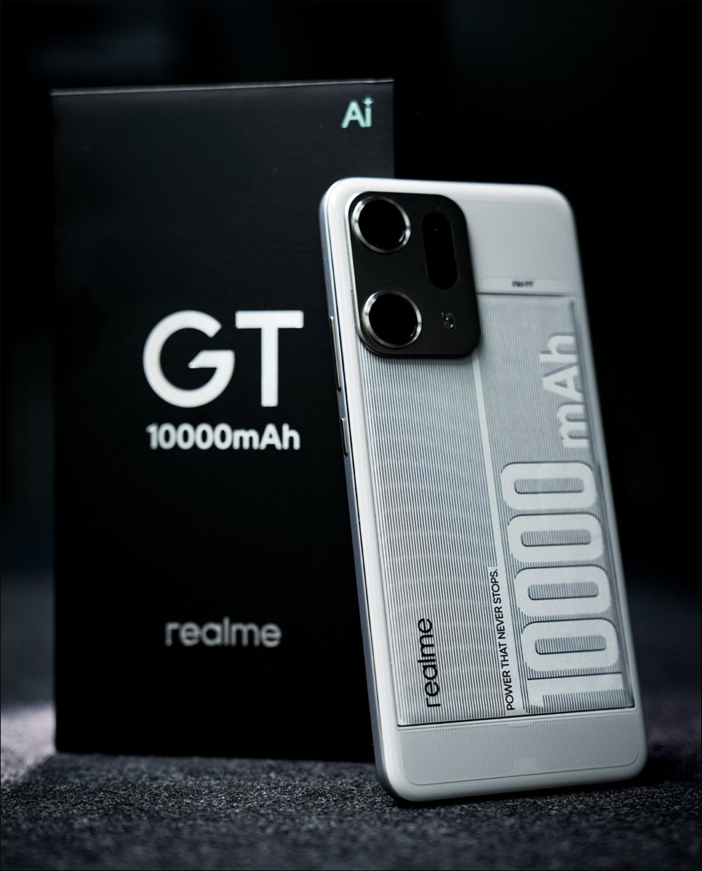 realme 10000mAh 概念手機亮相:機身僅 8.5mm、重量 215g ,用 10% 矽材料打造電池怪獸 - 電腦王阿達 realme 10000mAh 概念手機亮相:機身僅 8.5mm、重量 215g ,用 10% 矽材料打造電池怪獸 - 電腦王阿達