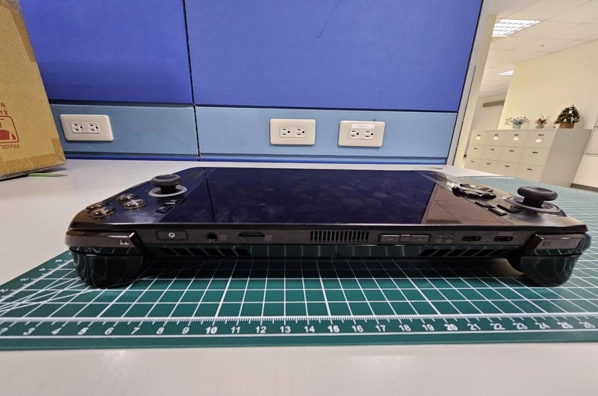 ROG Ally 2 實機照FCC曝光,傳言中的 XBOX 掌機將在Computex現身? - 電腦王阿達 ROG Ally 2 實機照FCC曝光,傳言中的 XBOX 掌機將在Computex現身? - 電腦王阿達