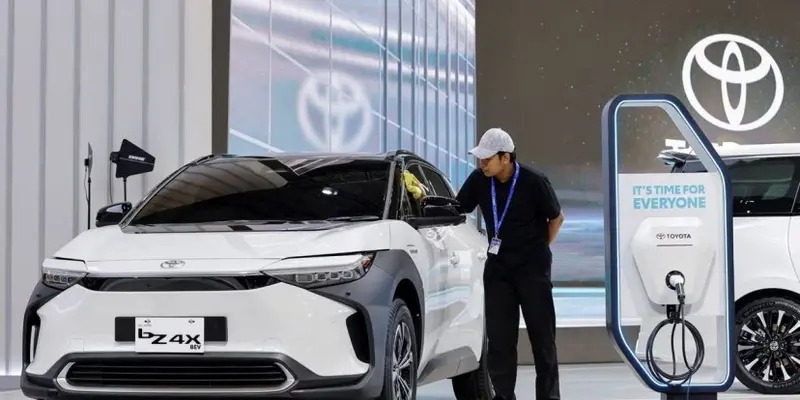 TOYOTA 將在2027年推出固態電池車款,續航超過1200公里、10分鐘充飽與30年壽命 - 電腦王阿達 TOYOTA 將在2027年推出固態電池車款,續航超過1200公里、10分鐘充飽與30年壽命 - 電腦王阿達