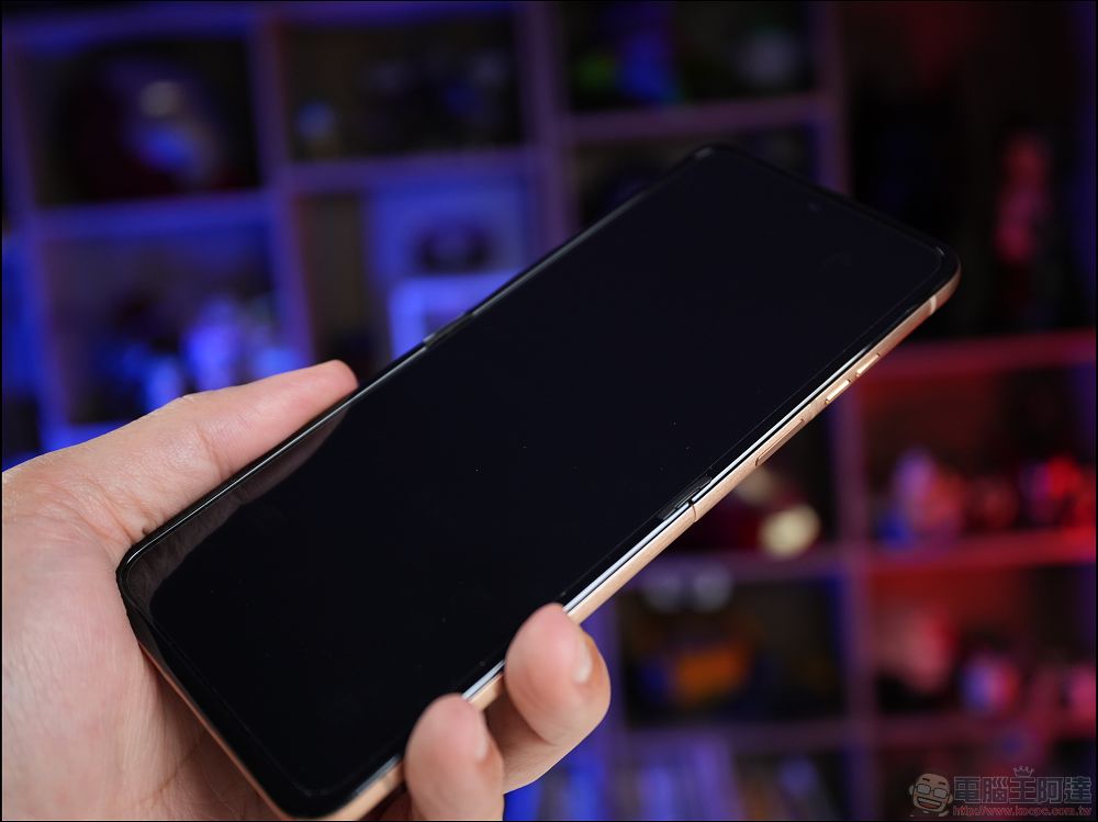 Motorola razr 60 ULTRA 開箱評測:潮流品味與AI科技的完美結合 - 電腦王阿達 Motorola razr 60 ULTRA 開箱評測:潮流品味與AI科技的完美結合 - 電腦王阿達