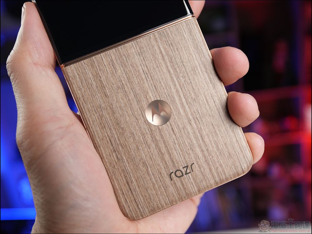 Motorola razr 60 ULTRA 開箱評測:潮流品味與AI科技的完美結合 - 電腦王阿達 Motorola razr 60 ULTRA 開箱評測:潮流品味與AI科技的完美結合 - 電腦王阿達