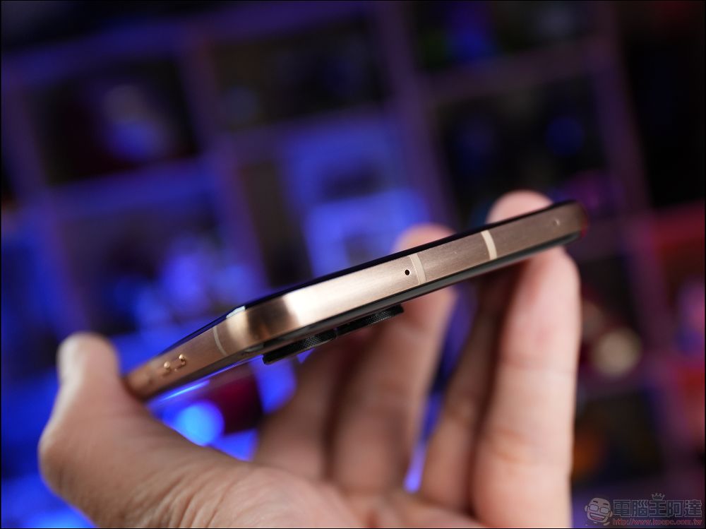 Motorola razr 60 ULTRA 開箱評測:潮流品味與AI科技的完美結合 - 電腦王阿達 Motorola razr 60 ULTRA 開箱評測:潮流品味與AI科技的完美結合 - 電腦王阿達