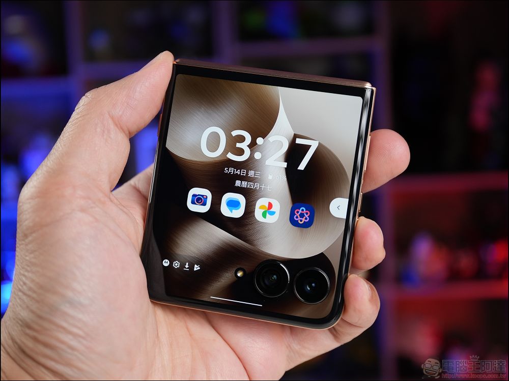 Motorola razr 60 ULTRA 開箱評測:潮流品味與AI科技的完美結合 - 電腦王阿達 Motorola razr 60 ULTRA 開箱評測:潮流品味與AI科技的完美結合 - 電腦王阿達