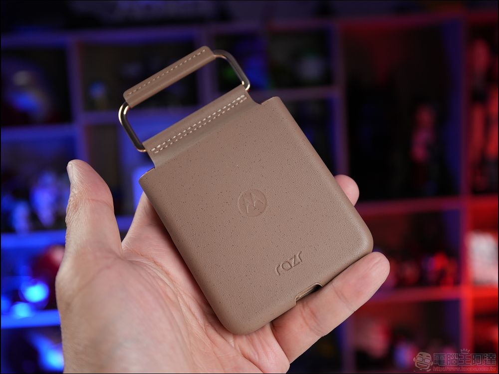 Motorola razr 60 ULTRA 開箱評測:潮流品味與AI科技的完美結合 - 電腦王阿達 Motorola razr 60 ULTRA 開箱評測:潮流品味與AI科技的完美結合 - 電腦王阿達