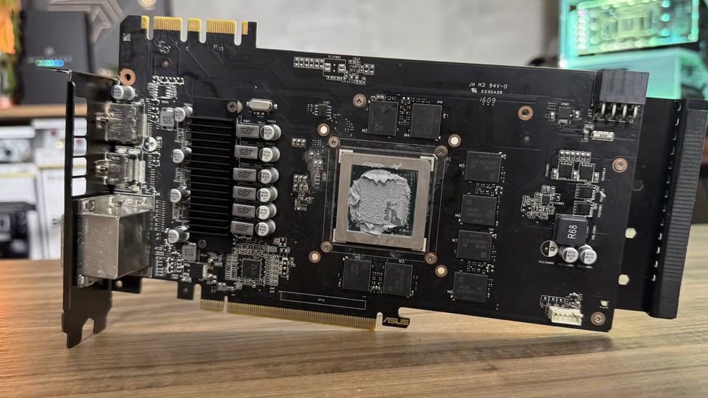 國外玩家將 GeForce GTX 970 的記憶體改裝提升一倍,遊戲效能最高提升 40% - 電腦王阿達 國外玩家將 GeForce GTX 970 的記憶體改裝提升一倍,遊戲效能最高提升 40% - 電腦王阿達