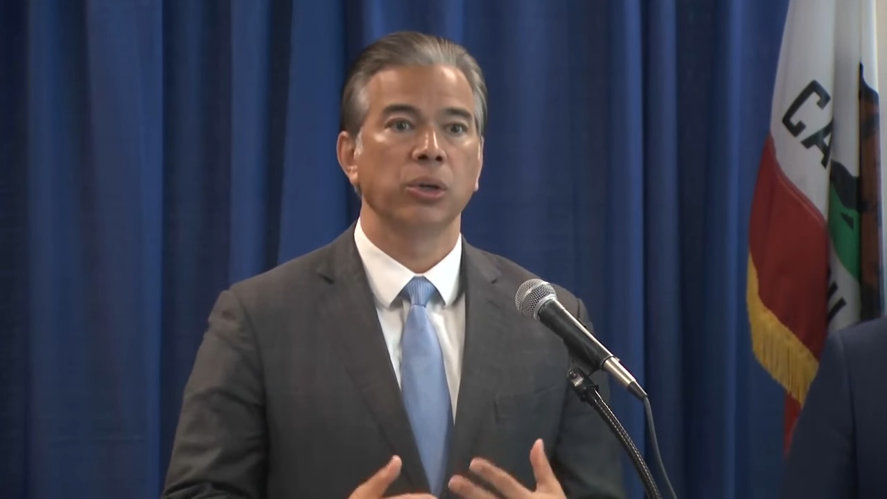 加州總檢察長力挺蘋果,將協助蘋果免受川普 iPhone 關稅威脅 - 電腦王阿達 加州總檢察長力挺蘋果,將協助蘋果免受川普 iPhone 關稅威脅 - 電腦王阿達