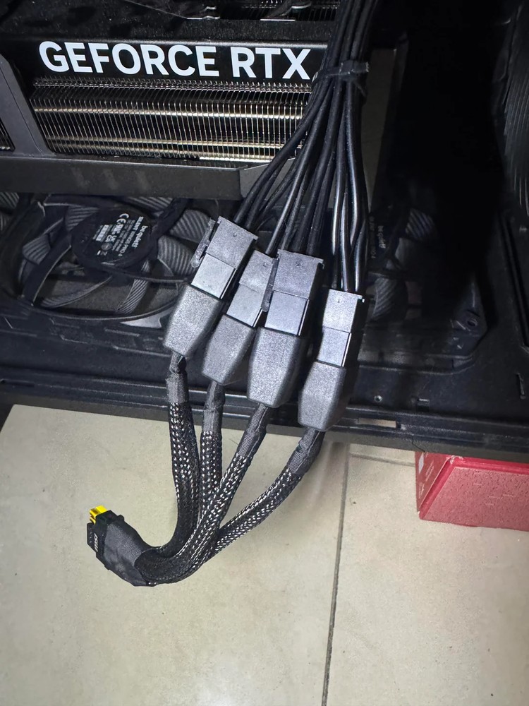 國外又傳出 RTX 5090 連接線熔化案例,接頭燒焦嚴重 - 電腦王阿達 國外又傳出 RTX 5090 連接線熔化案例,接頭燒焦嚴重 - 電腦王阿達