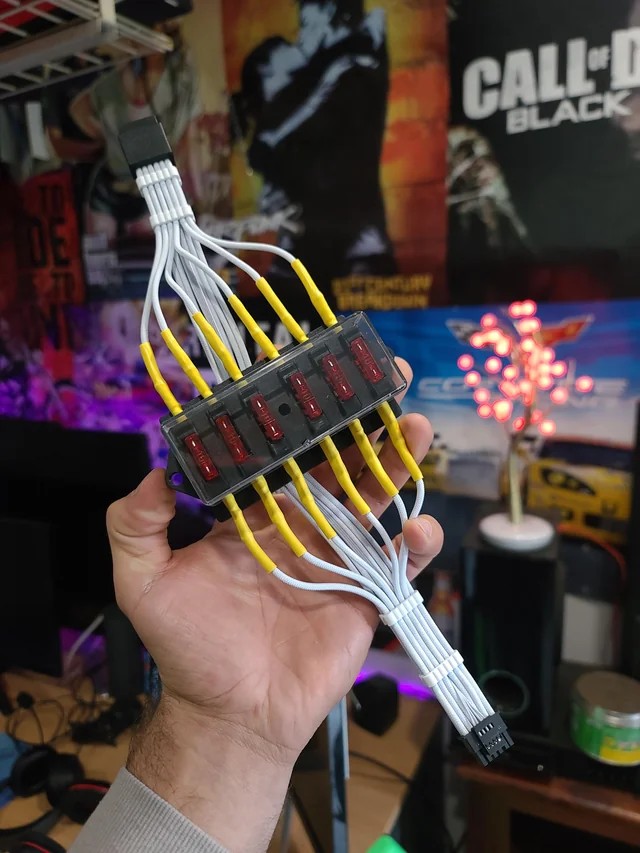 國外又傳出 RTX 5090 連接線熔化案例,接頭燒焦嚴重 - 電腦王阿達 國外又傳出 RTX 5090 連接線熔化案例,接頭燒焦嚴重 - 電腦王阿達