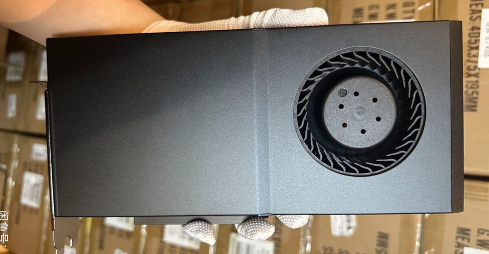 打臉 NVIDIA!最新照片顯示中國工廠正將大量 RTX 5090 改裝成鼓風式,準備上市賣 - 電腦王阿達 打臉 NVIDIA!最新照片顯示中國工廠正將大量 RTX 5090 改裝成鼓風式,準備上市賣 - 電腦王阿達