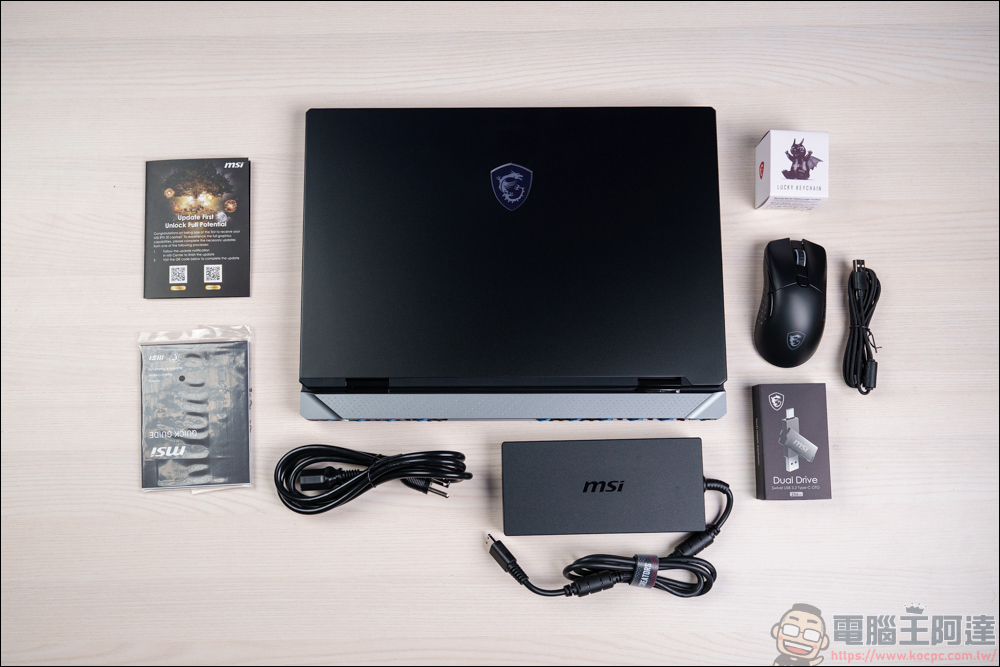 AI 應用、遊戲、剪輯地表最強RTX 5090筆電!MSI Titan 18 HX AI 旗艦電競筆電開箱 - 電腦王阿達 AI 應用、遊戲、剪輯地表最強RTX 5090筆電!MSI Titan 18 HX AI 旗艦電競筆電開箱 - 電腦王阿達