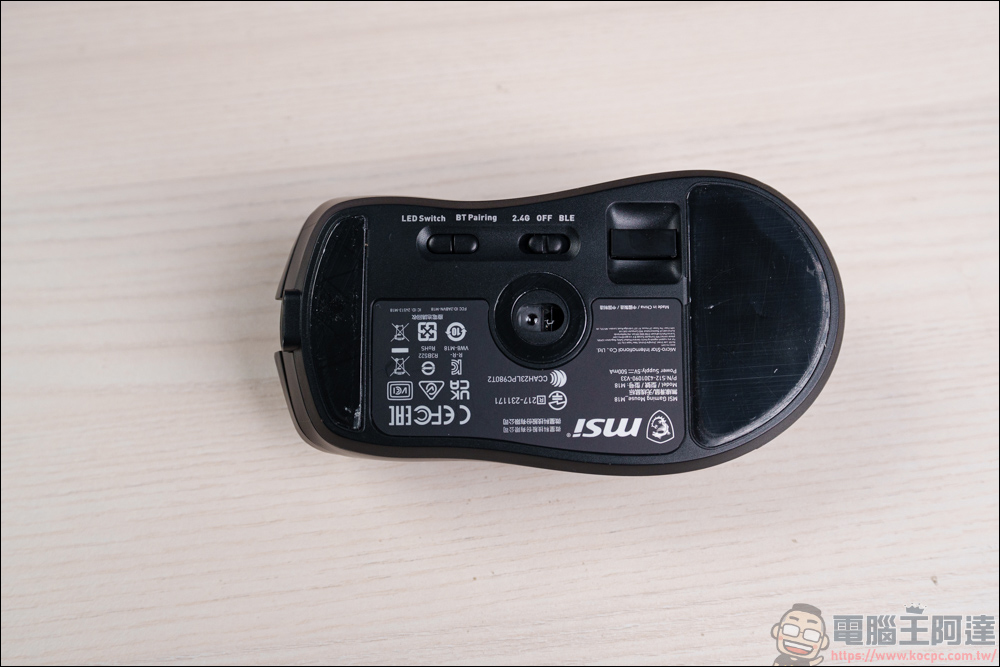 AI 應用、遊戲、剪輯地表最強RTX 5090筆電!MSI Titan 18 HX AI 旗艦電競筆電開箱 - 電腦王阿達 AI 應用、遊戲、剪輯地表最強RTX 5090筆電!MSI Titan 18 HX AI 旗艦電競筆電開箱 - 電腦王阿達