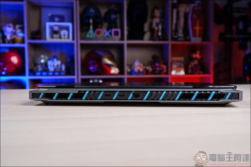 AI 應用、遊戲、剪輯地表最強RTX 5090筆電!MSI Titan 18 HX AI 旗艦電競筆電開箱 - 電腦王阿達 AI 應用、遊戲、剪輯地表最強RTX 5090筆電!MSI Titan 18 HX AI 旗艦電競筆電開箱 - 電腦王阿達
