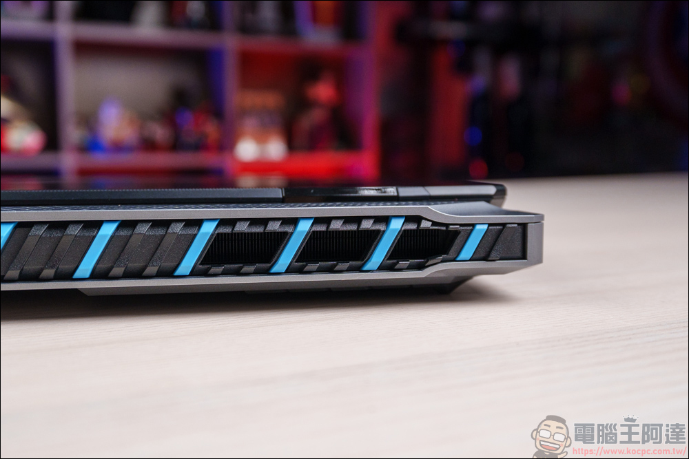 AI 應用、遊戲、剪輯地表最強RTX 5090筆電!MSI Titan 18 HX AI 旗艦電競筆電開箱 - 電腦王阿達 AI 應用、遊戲、剪輯地表最強RTX 5090筆電!MSI Titan 18 HX AI 旗艦電競筆電開箱 - 電腦王阿達