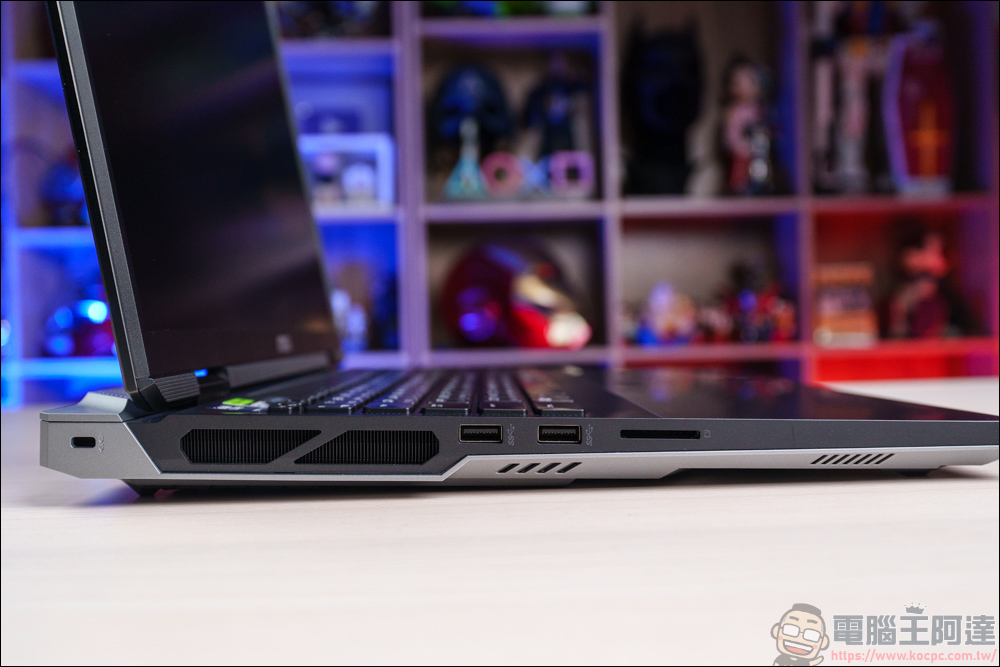 AI 應用、遊戲、剪輯地表最強RTX 5090筆電!MSI Titan 18 HX AI 旗艦電競筆電開箱 - 電腦王阿達 AI 應用、遊戲、剪輯地表最強RTX 5090筆電!MSI Titan 18 HX AI 旗艦電競筆電開箱 - 電腦王阿達
