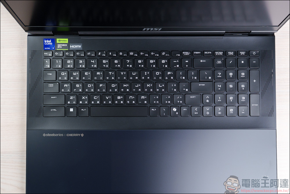 AI 應用、遊戲、剪輯地表最強RTX 5090筆電!MSI Titan 18 HX AI 旗艦電競筆電開箱 - 電腦王阿達 AI 應用、遊戲、剪輯地表最強RTX 5090筆電!MSI Titan 18 HX AI 旗艦電競筆電開箱 - 電腦王阿達