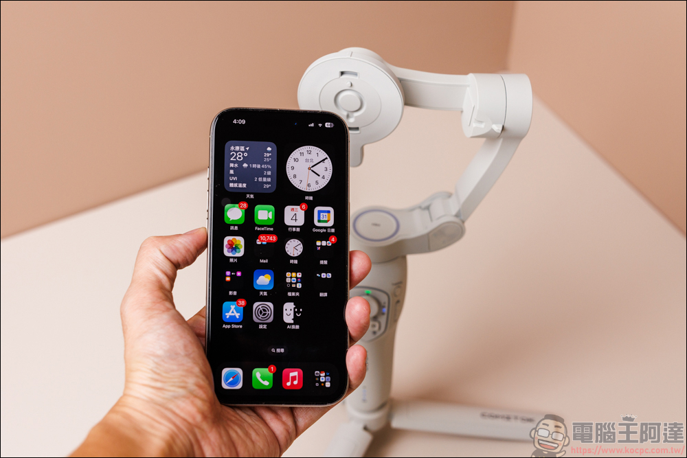 COMITOK MOGO 手機穩定器開箱動手玩|與 Apple DockKit 連動,讓穩定器成為你的隨行攝影師! - 電腦王阿達 COMITOK MOGO 手機穩定器開箱動手玩|與 Apple DockKit 連動,讓穩定器成為你的隨行攝影師! - 電腦王阿達
