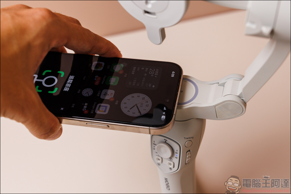 COMITOK MOGO 手機穩定器開箱動手玩|與 Apple DockKit 連動,讓穩定器成為你的隨行攝影師! - 電腦王阿達 COMITOK MOGO 手機穩定器開箱動手玩|與 Apple DockKit 連動,讓穩定器成為你的隨行攝影師! - 電腦王阿達