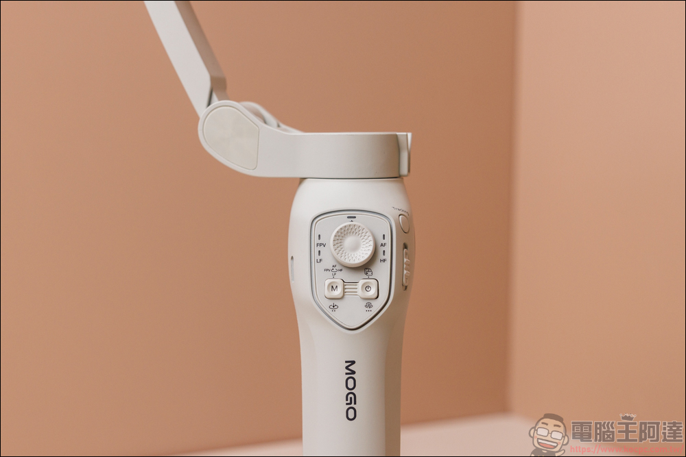 COMITOK MOGO 手機穩定器開箱動手玩|與 Apple DockKit 連動,讓穩定器成為你的隨行攝影師! - 電腦王阿達 COMITOK MOGO 手機穩定器開箱動手玩|與 Apple DockKit 連動,讓穩定器成為你的隨行攝影師! - 電腦王阿達