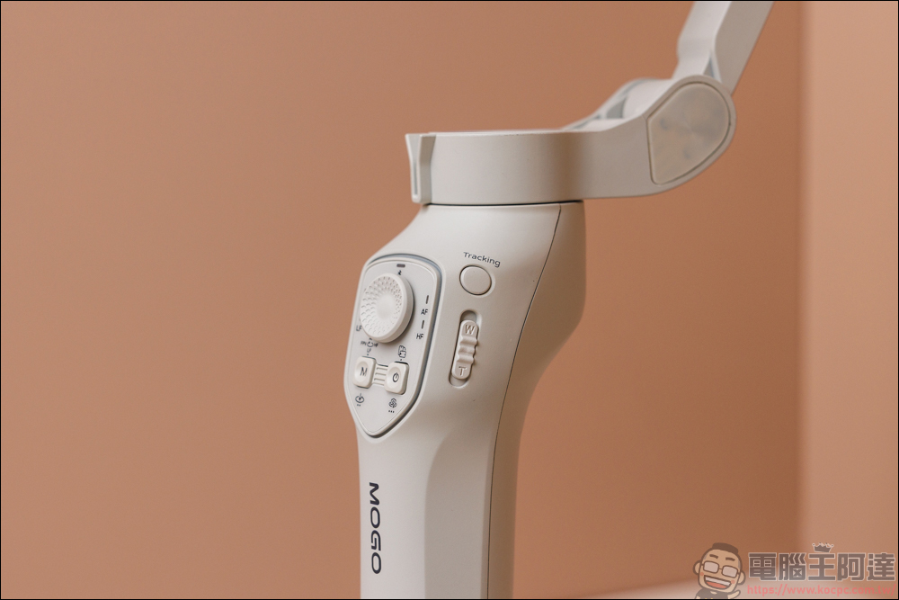 COMITOK MOGO 手機穩定器開箱動手玩|與 Apple DockKit 連動,讓穩定器成為你的隨行攝影師! - 電腦王阿達 COMITOK MOGO 手機穩定器開箱動手玩|與 Apple DockKit 連動,讓穩定器成為你的隨行攝影師! - 電腦王阿達