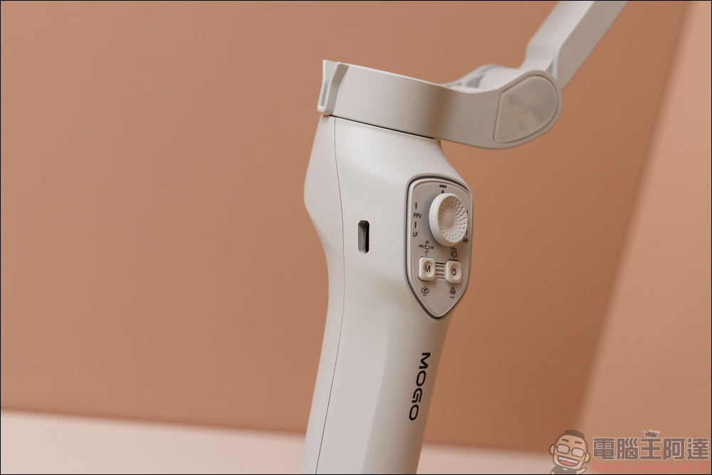 COMITOK MOGO 手機穩定器開箱動手玩|與 Apple DockKit 連動,讓穩定器成為你的隨行攝影師! - 電腦王阿達 COMITOK MOGO 手機穩定器開箱動手玩|與 Apple DockKit 連動,讓穩定器成為你的隨行攝影師! - 電腦王阿達