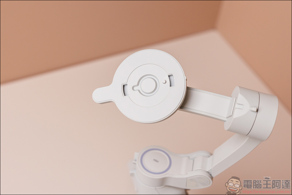 COMITOK MOGO 手機穩定器開箱動手玩|與 Apple DockKit 連動,讓穩定器成為你的隨行攝影師! - 電腦王阿達 COMITOK MOGO 手機穩定器開箱動手玩|與 Apple DockKit 連動,讓穩定器成為你的隨行攝影師! - 電腦王阿達