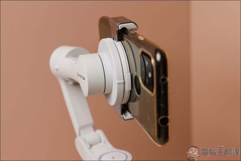 COMITOK MOGO 手機穩定器開箱動手玩|與 Apple DockKit 連動,讓穩定器成為你的隨行攝影師! - 電腦王阿達 COMITOK MOGO 手機穩定器開箱動手玩|與 Apple DockKit 連動,讓穩定器成為你的隨行攝影師! - 電腦王阿達