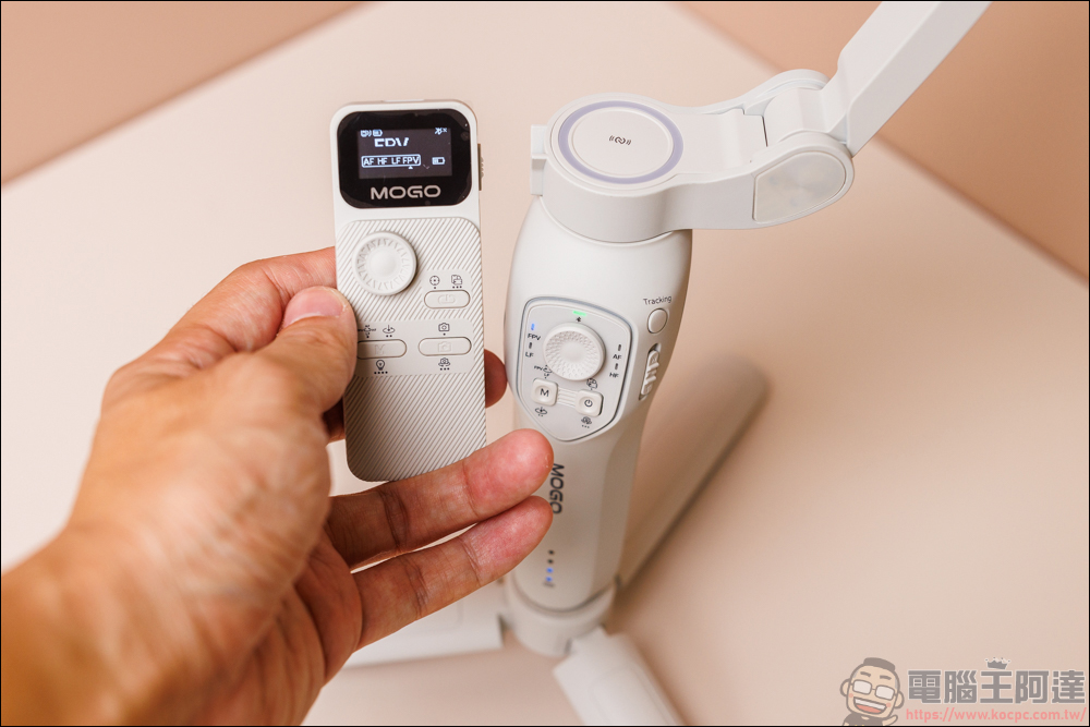 COMITOK MOGO 手機穩定器開箱動手玩|與 Apple DockKit 連動,讓穩定器成為你的隨行攝影師! - 電腦王阿達 COMITOK MOGO 手機穩定器開箱動手玩|與 Apple DockKit 連動,讓穩定器成為你的隨行攝影師! - 電腦王阿達