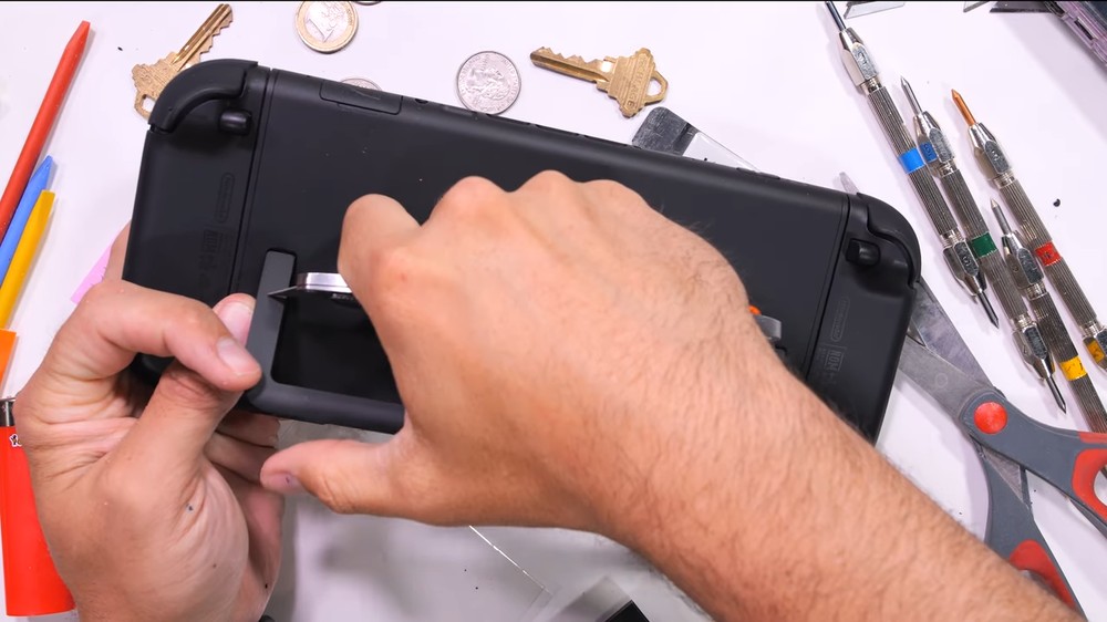 Nintendo Switch 2 暴力測試來了!螢幕容易刮傷、Joy-Con 大力扯掉也不會損壞 - 電腦王阿達 Nintendo Switch 2 暴力測試來了!螢幕容易刮傷、Joy-Con 大力扯掉也不會損壞 - 電腦王阿達