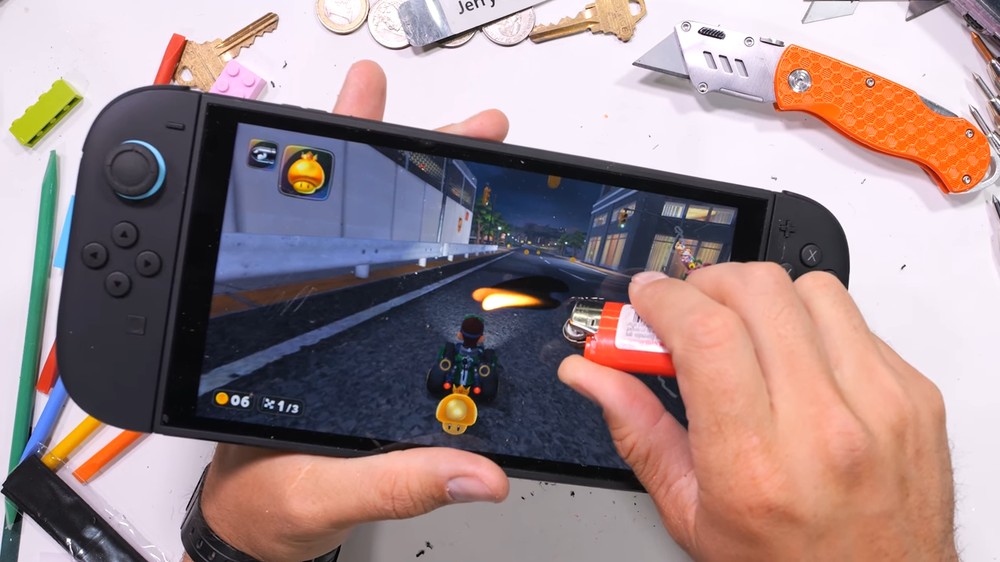 Nintendo Switch 2 暴力測試來了!螢幕容易刮傷、Joy-Con 大力扯掉也不會損壞 - 電腦王阿達 Nintendo Switch 2 暴力測試來了!螢幕容易刮傷、Joy-Con 大力扯掉也不會損壞 - 電腦王阿達