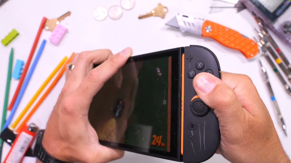 Nintendo Switch 2 暴力測試來了!螢幕容易刮傷、Joy-Con 大力扯掉也不會損壞 - 電腦王阿達 Nintendo Switch 2 暴力測試來了!螢幕容易刮傷、Joy-Con 大力扯掉也不會損壞 - 電腦王阿達
