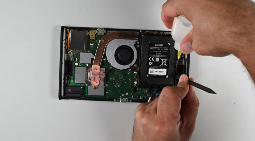 Nintendo Switch 2 拆解,iFixit:可修復性差、換搖桿更難 - 電腦王阿達 Nintendo Switch 2 拆解,iFixit:可修復性差、換搖桿更難 - 電腦王阿達