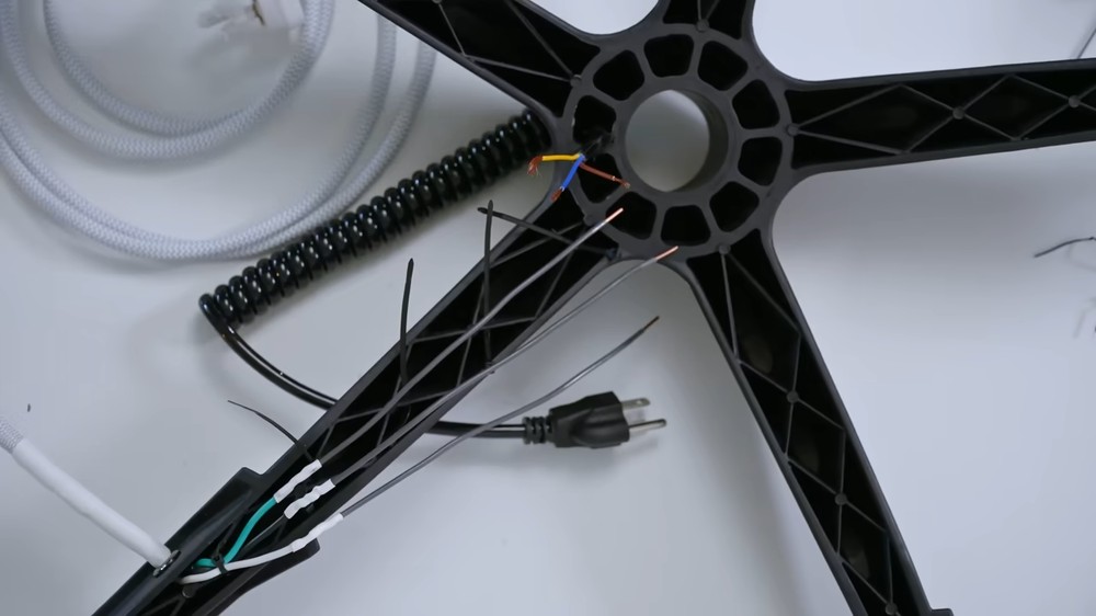 國外神人打造真正的電競椅!將 9800X3D + 4060 PC 融入到電腦椅裡,還只需要一條線就能運行 - 電腦王阿達 國外神人打造真正的電競椅!將 9800X3D + 4060 PC 融入到電腦椅裡,還只需要一條線就能運行 - 電腦王阿達