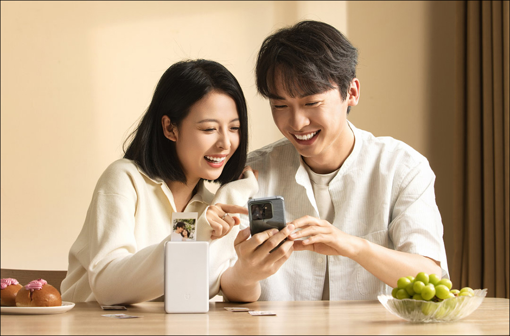 小米便攜相片印表機 Pro 登場:Pro 版本升級熱昇華列印技術、支援多人連接、AR 照片、語音祝福等趣味玩法 - 電腦王阿達 小米