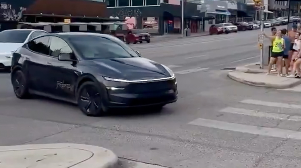 Tesla Robotaxi 無人計程車街頭曝光, Elon Musk 預告 Robotaxi 首度「接客」時間 - 電腦王阿達 Tesla Robotaxi