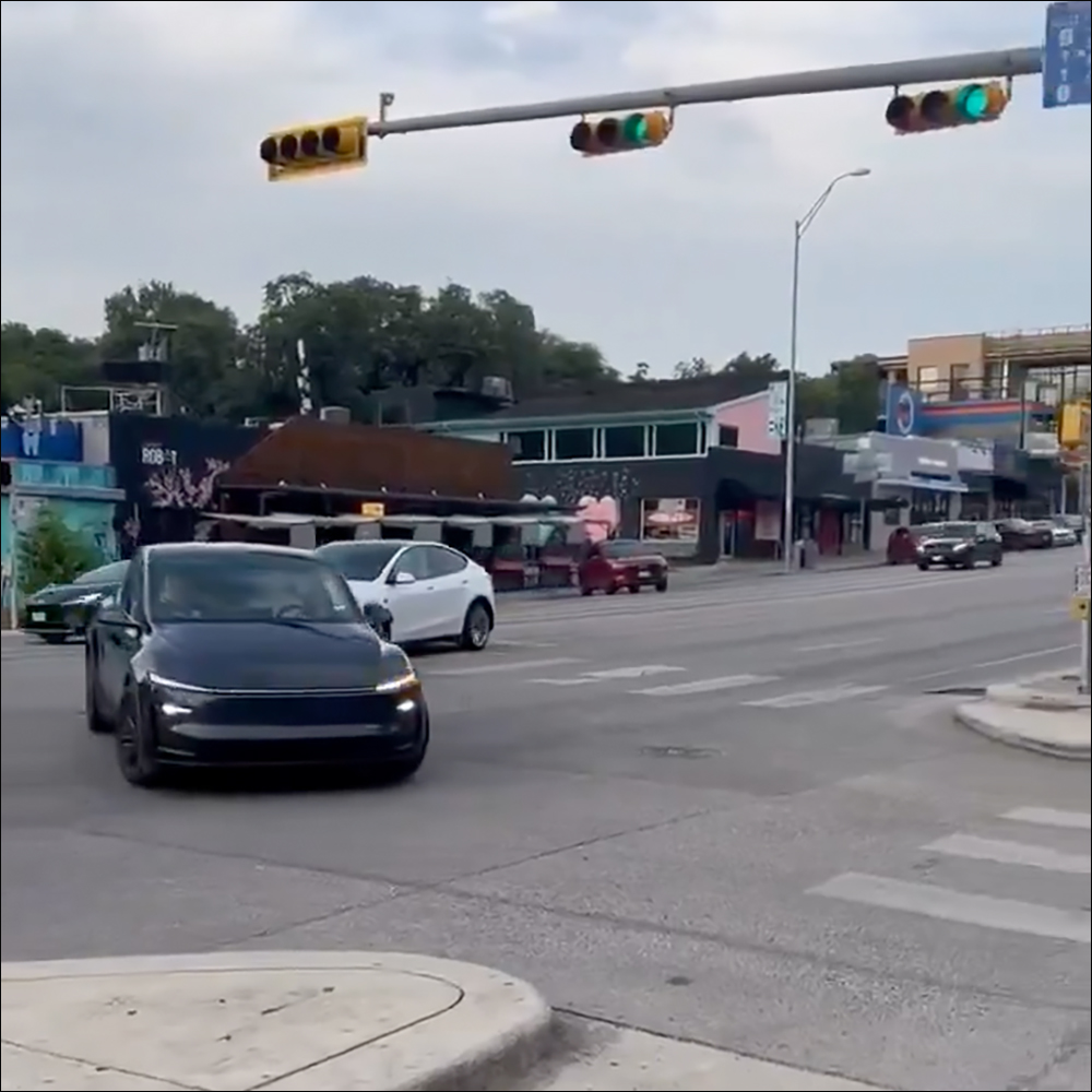 Tesla Robotaxi 無人計程車街頭曝光, Elon Musk 預告 Robotaxi 首度「接客」時間 - 電腦王阿達 Tesla Robotaxi