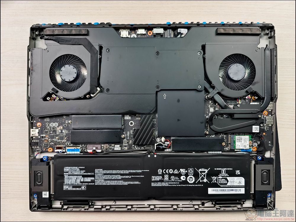 AI 應用、遊戲、剪輯地表最強RTX 5090筆電!MSI Titan 18 HX AI 旗艦電競筆電開箱 - 電腦王阿達 AI 應用、遊戲、剪輯地表最強RTX 5090筆電!MSI Titan 18 HX AI 旗艦電競筆電開箱 - 電腦王阿達