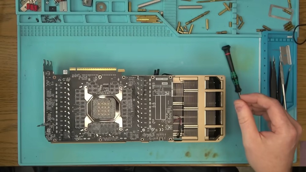 國外用戶花約 2000 美元買到 RTX 5090 以為賺到,結果裡面的 GPU 晶片和記憶體都被拔掉 - 電腦王阿達 國外用戶花約 2000 美元買到 RTX 5090 以為賺到,結果裡面的 GPU 晶片和記憶體都被拔掉 - 電腦王阿達