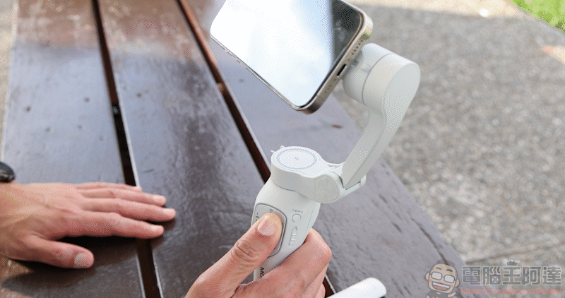 COMITOK MOGO 手機穩定器開箱動手玩|與 Apple DockKit 連動,讓穩定器成為你的隨行攝影師! - 電腦王阿達 COMITOK MOGO 手機穩定器開箱動手玩|與 Apple DockKit 連動,讓穩定器成為你的隨行攝影師! - 電腦王阿達