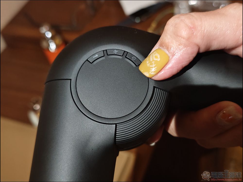 出國旅遊必備!小巧可折疊、全球可用、免切電壓:TESCOM TD860 miniGO國際自動變壓摺疊吹風機動手玩 - 電腦王阿達 出國旅遊必備!小巧可折疊、全球可用、免切電壓:TESCOM TD860 miniGO國際自動變壓摺疊吹風機動手玩 - 電腦王阿達