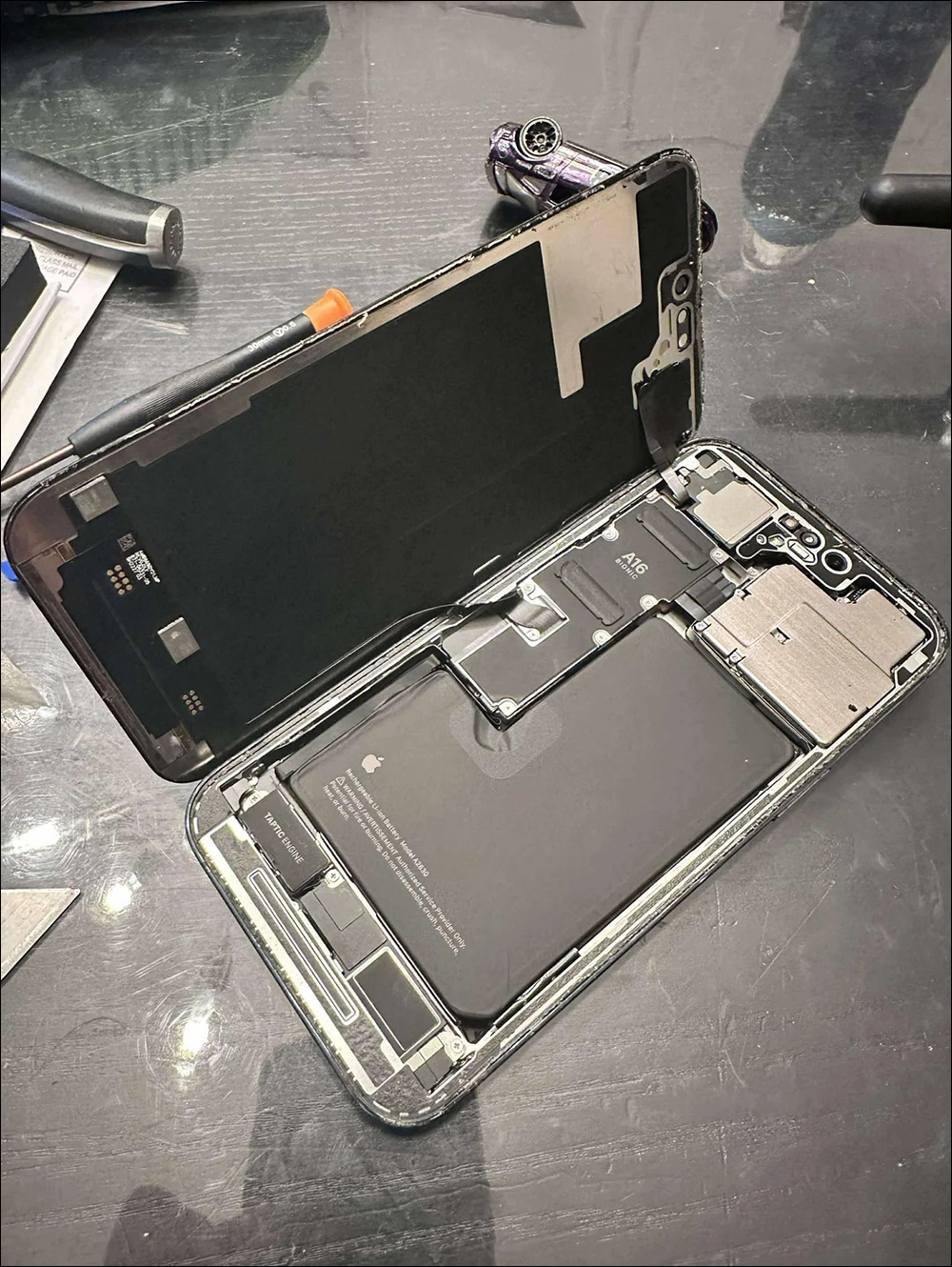 iPhone 螢幕壞了怎麼辦?網友用「舒肥法」加熱拆螢幕,請勿模仿 - 電腦王阿達 iPhone