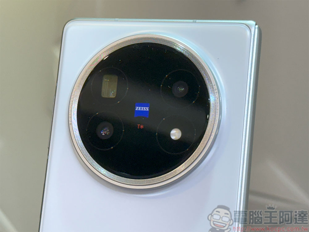 vivo X Fold5 更輕、更強、更持久,徹底顛覆摺疊印象 - 電腦王阿達 vivo X Fold5 更輕、更強、更持久,徹底顛覆摺疊印象 - 電腦王阿達