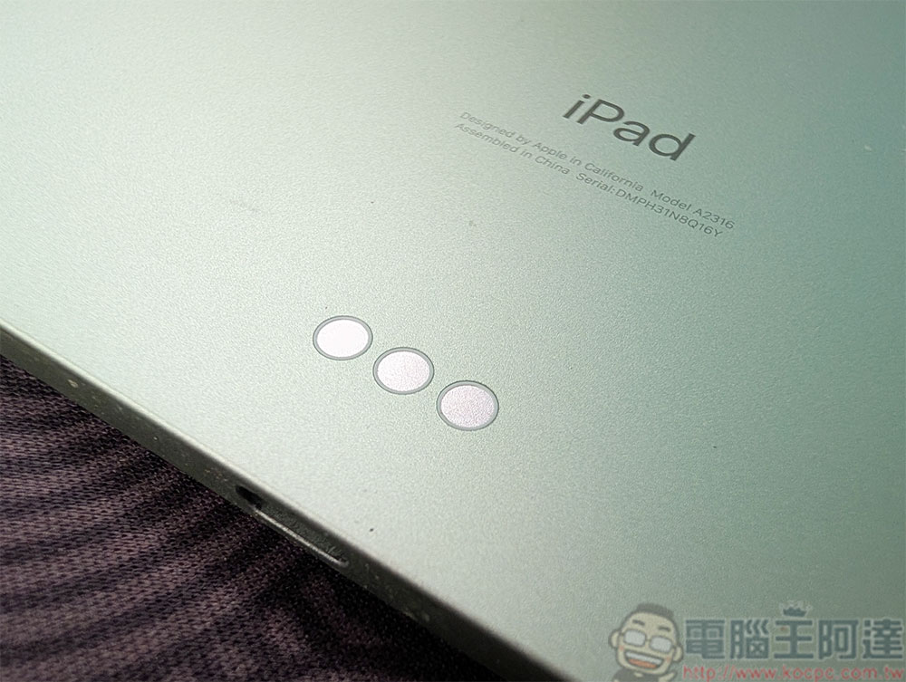iPad 上的三個金屬小點是什麼?為什麼利用它的配件這麼少? - 電腦王阿達 iPad 上的三個金屬小點是什麼?為什麼利用它的配件這麼少? - 電腦王阿達